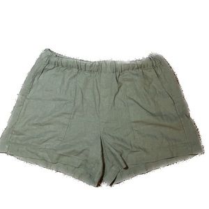 Green pocketed Linen shorts